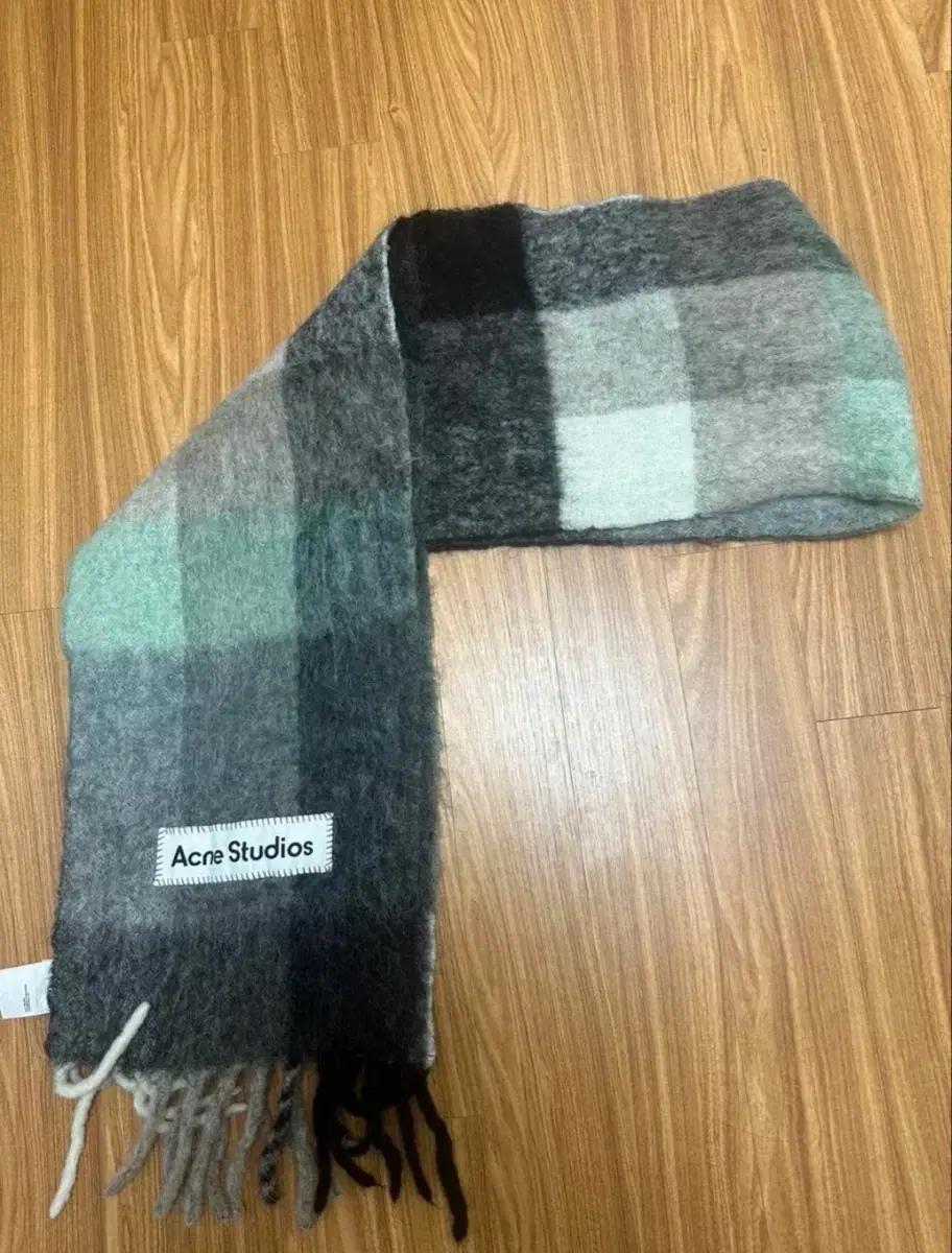 아크네 스튜디오 체크 머플러 스카프
