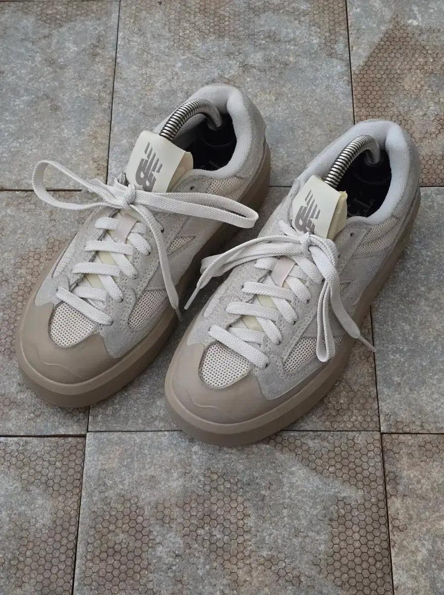 (225)뉴발란스 302 베이지 본 스니커즈