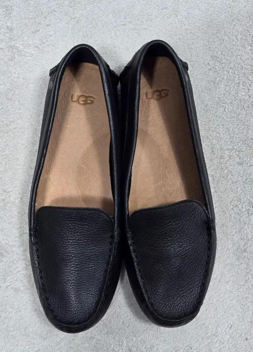 UGG 어그 여성 레더 플로리스 로퍼 블랙 240