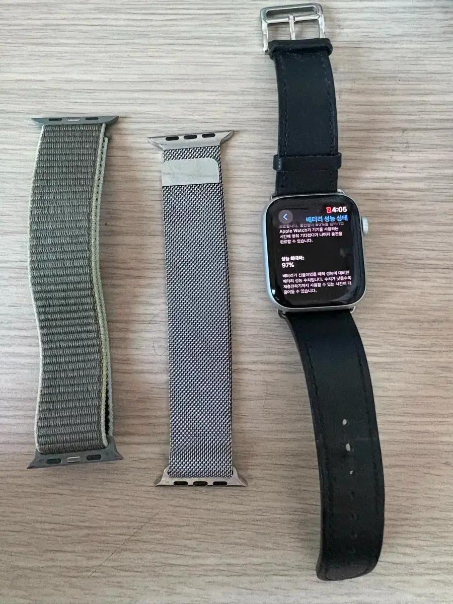 애플워치 se 44mm 배터리 성능 97% 팝니다.