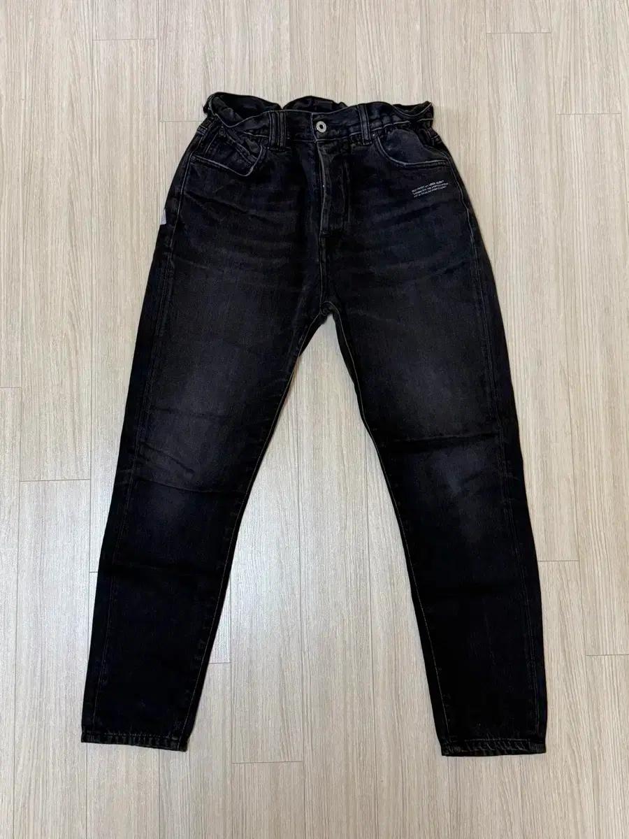 오프화이트 블랙 데님 팬츠