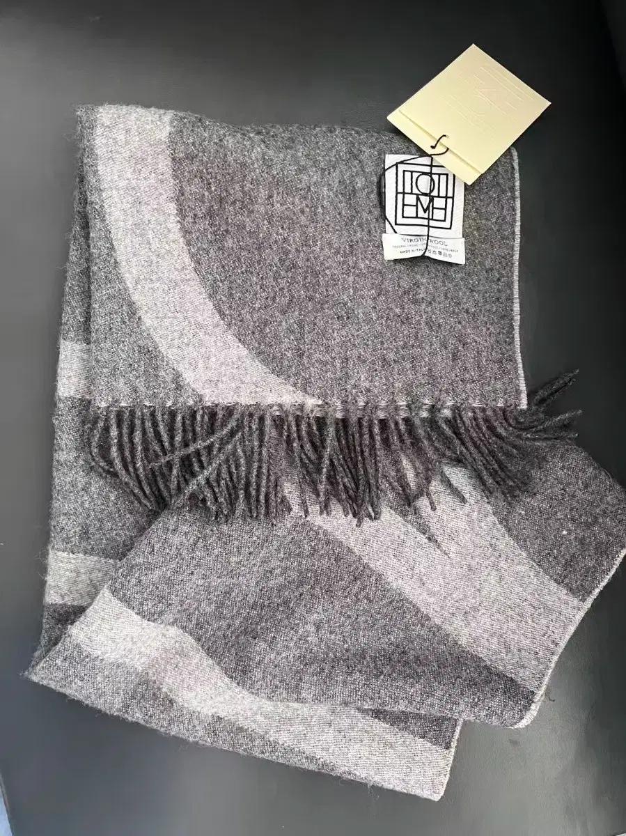 TOTEME 북유럽 디자이너 클래식 스타일 그레이 스카프 양모