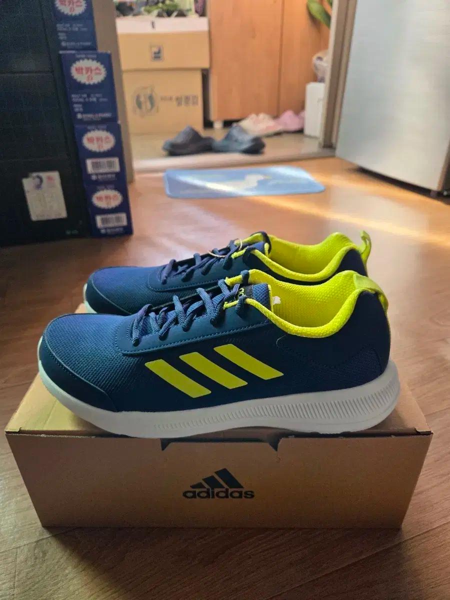 새상품)아디다스 런닝화 265.275