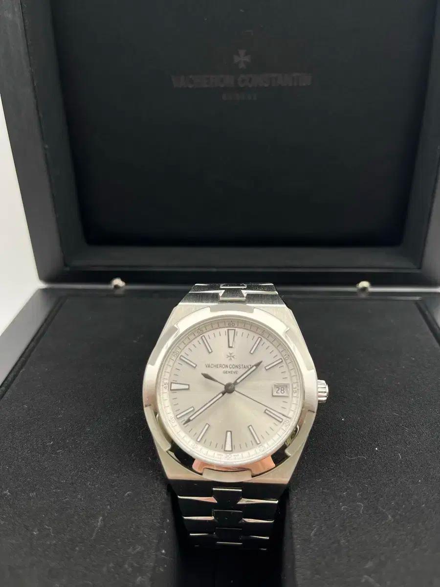 바쉐론 콘스탄틴 오버시즈 4500v 실버판 스틸 팝니다