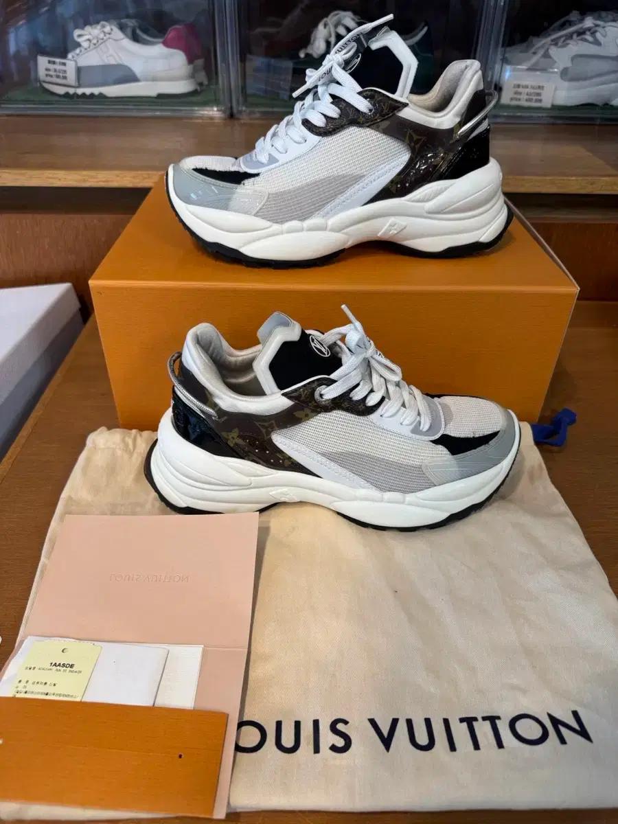 37.5/245)루이비통 런55 스니커즈