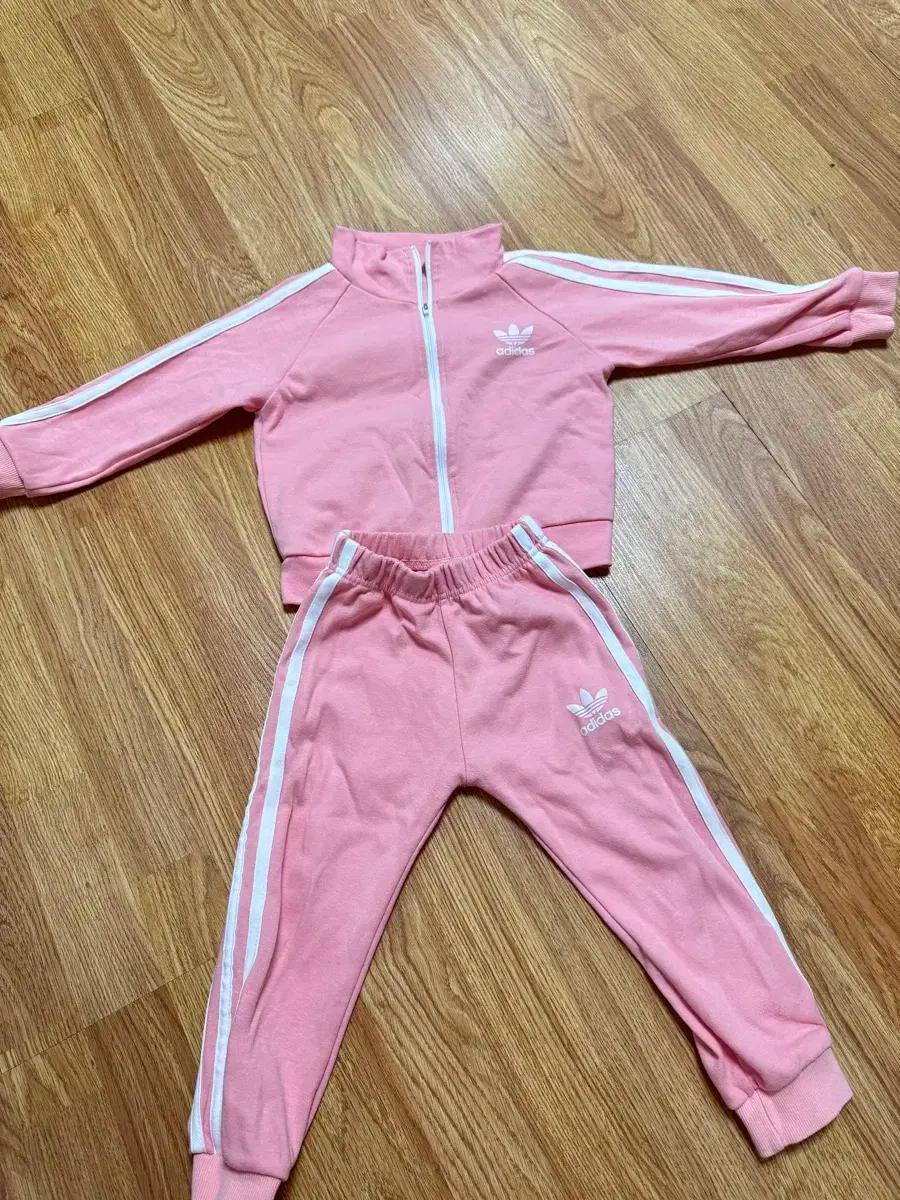 아디다스 핑크색 트레이닝복 세트 7호 (3~5회착용 )