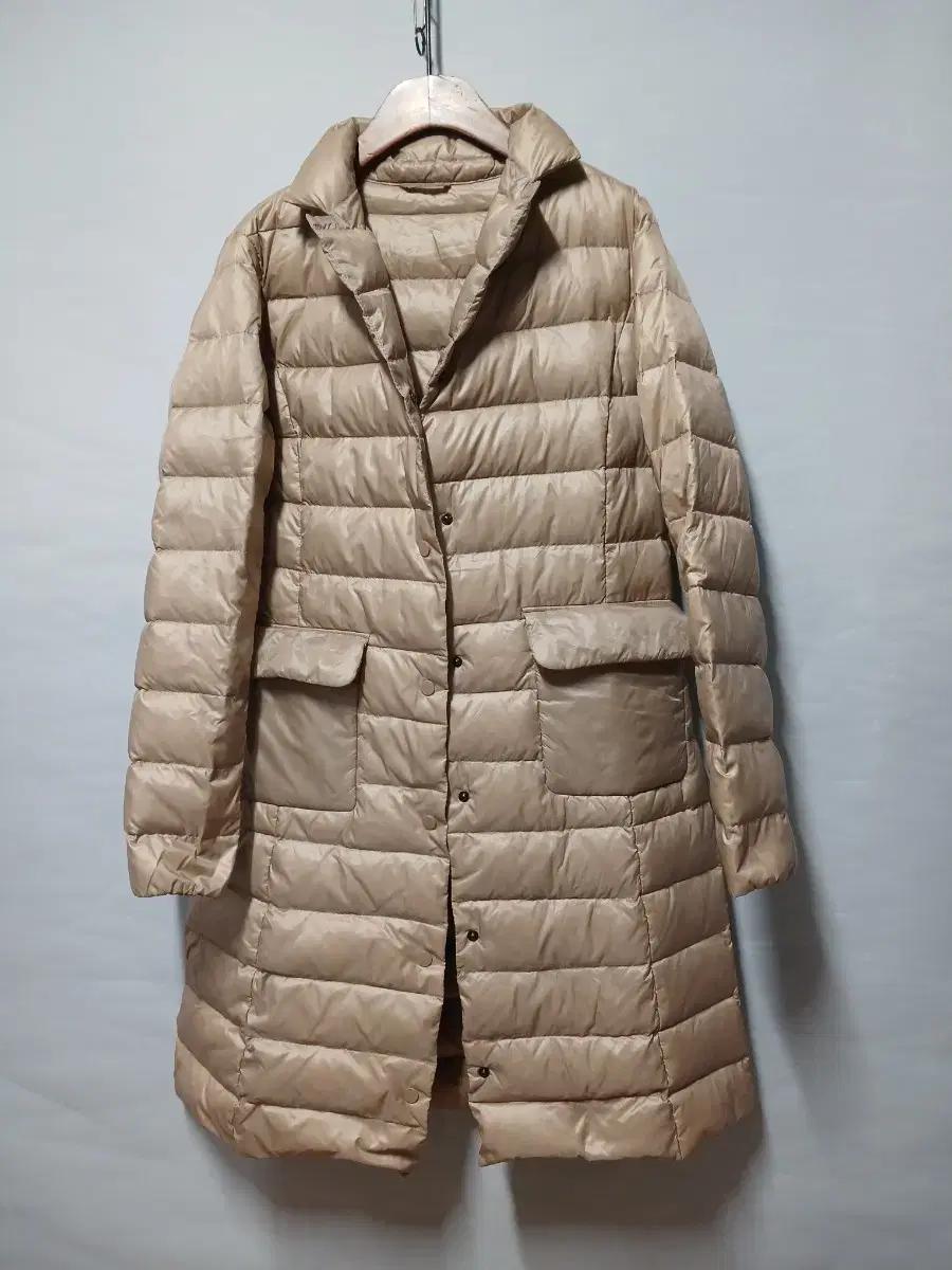 베이지색 롱 경량 패딩 코트 55