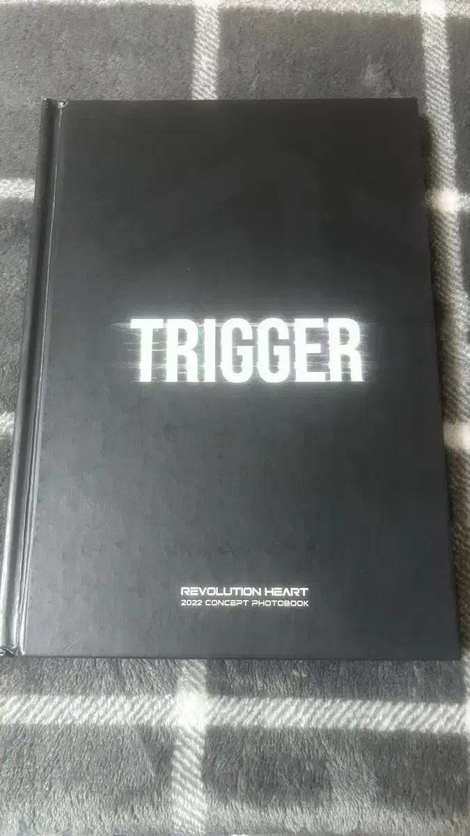 레볼루션 하트 앨범 트리거 TRIGGER 포토북