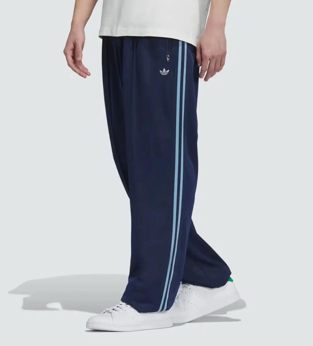 아디다스 트랙팬츠 네이비