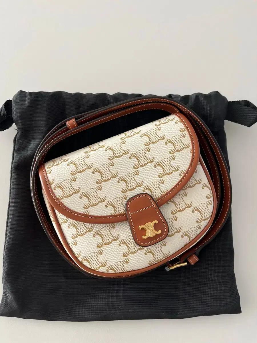 셀린느 미니베사체 화이트