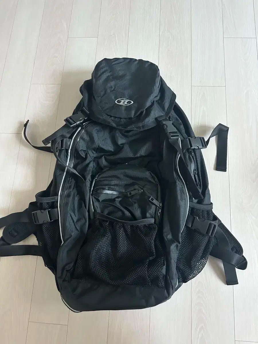 본투윈 사이버 리플렉티브 백팩 블랙