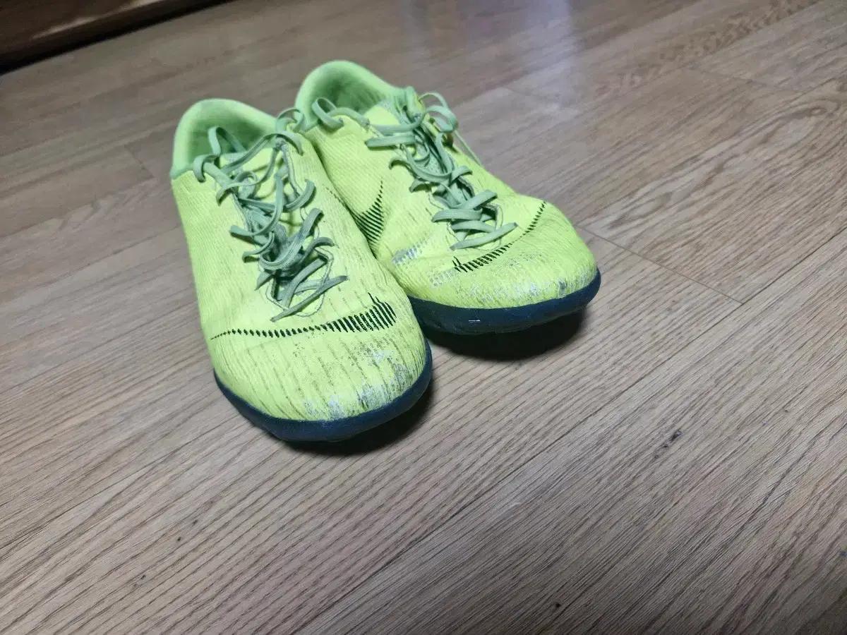 나이키 축구화 형광색 풋살화