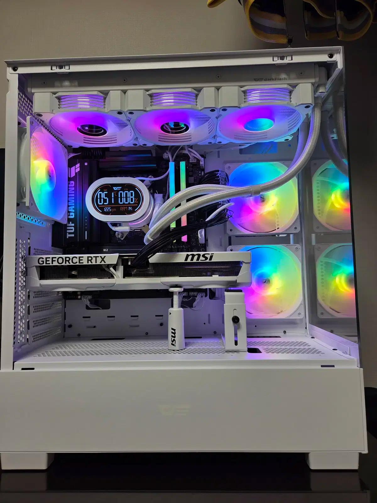 9950x3d, b850m, rtx5080 화이트 본체