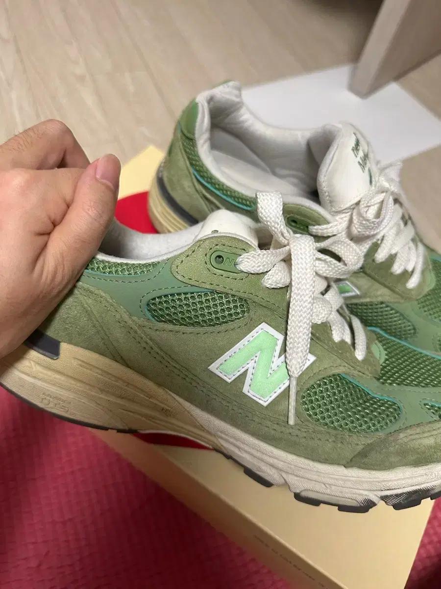 뉴발란스 993 차이브 씨솔트 그린 260