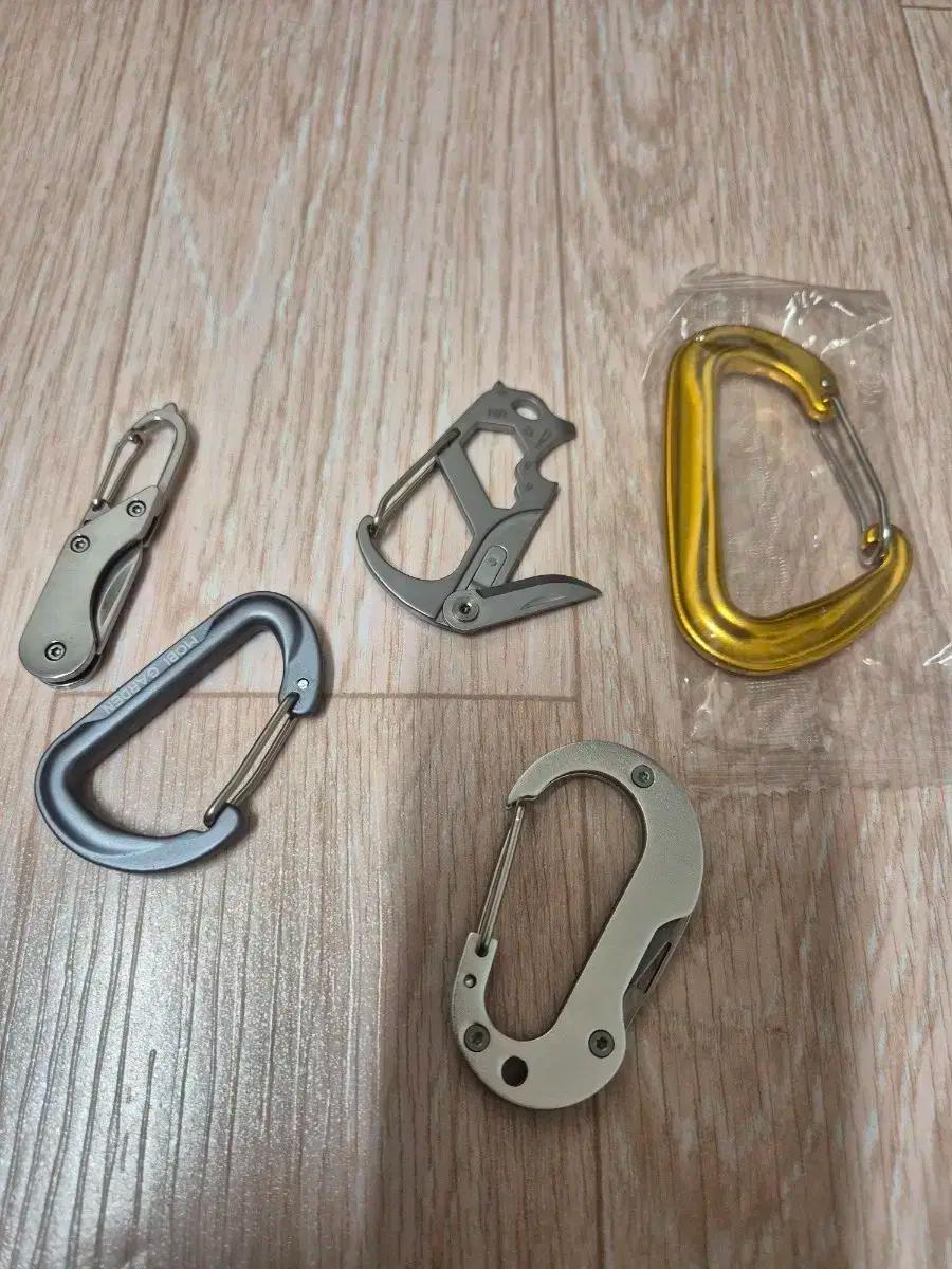 다용도 미니멀 캠핑 등산 키링 세트