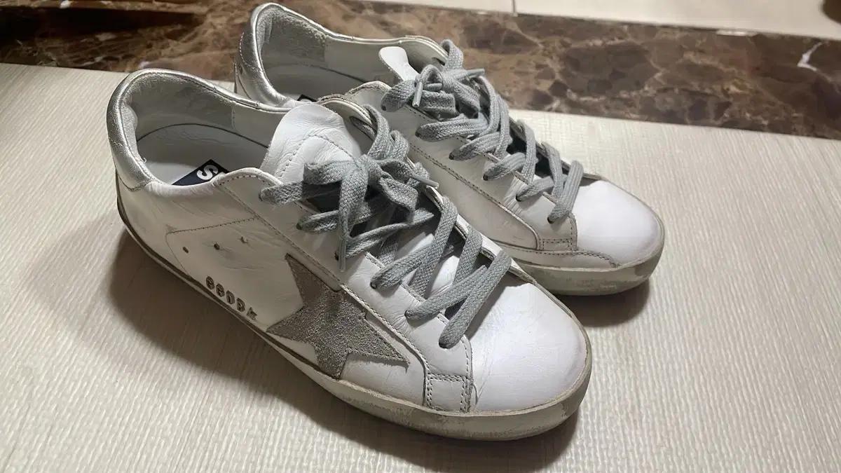 골든구스 실버탭 스니커즈 (230)