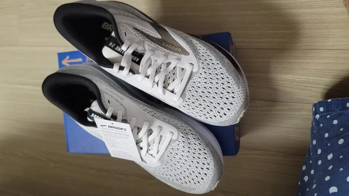 브룩스 러닝화 아드레날린 GTS 24 화이트 남성270