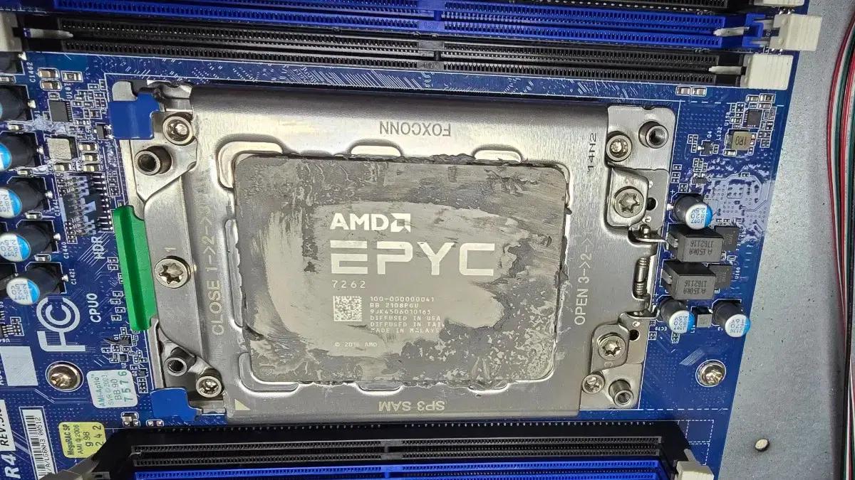 EPYC 7261 MZ32-AR0 CLN0222 ANTEC 1300W