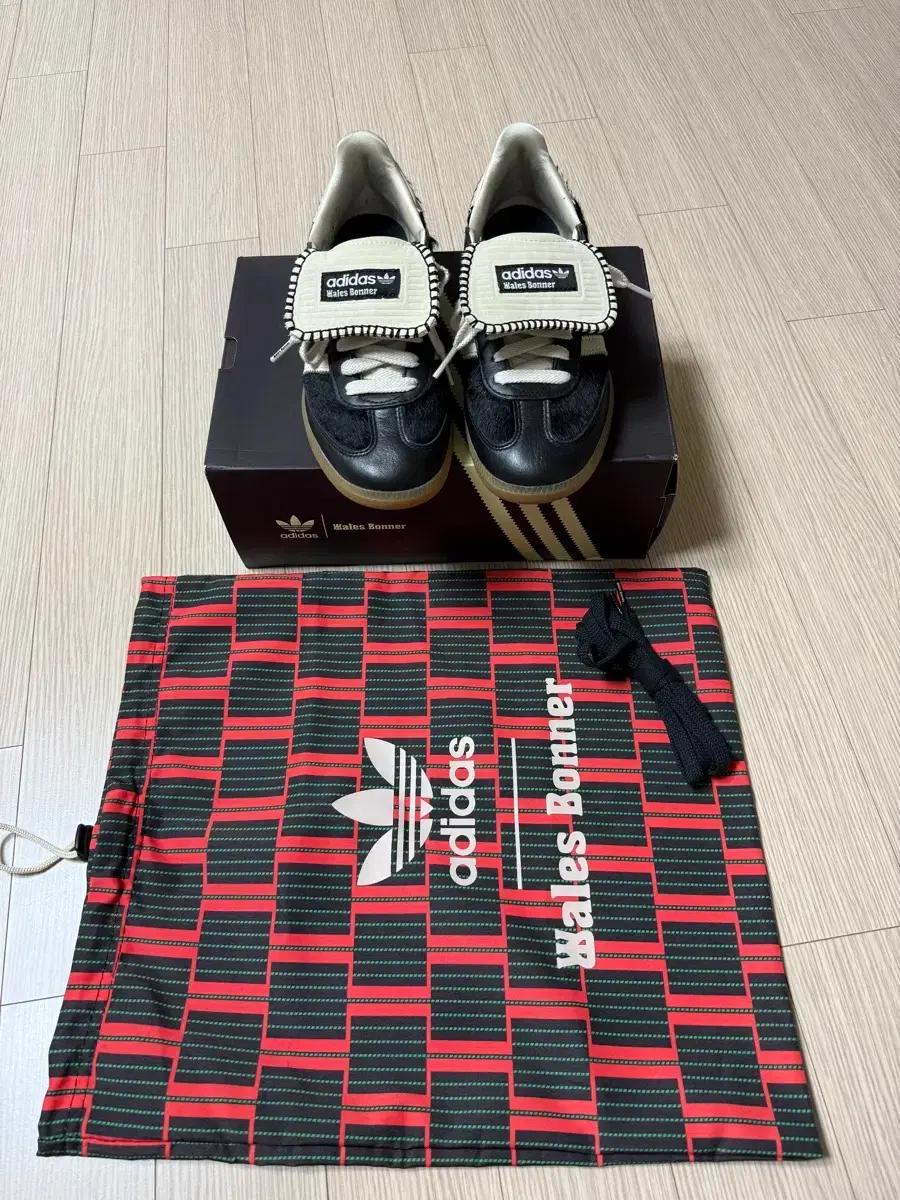 (235) 아디다스 x 웨일스 보너 삼바 블랙 크림 화이트