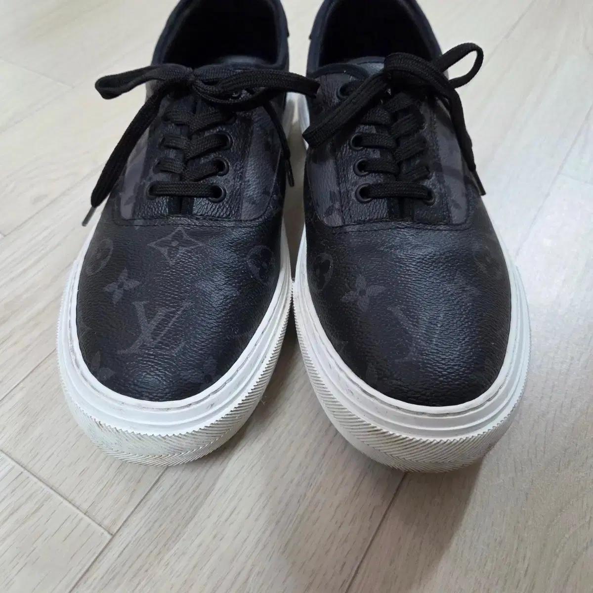 루이비통 남성 블랙 모노그램 스니커즈 9사이즈