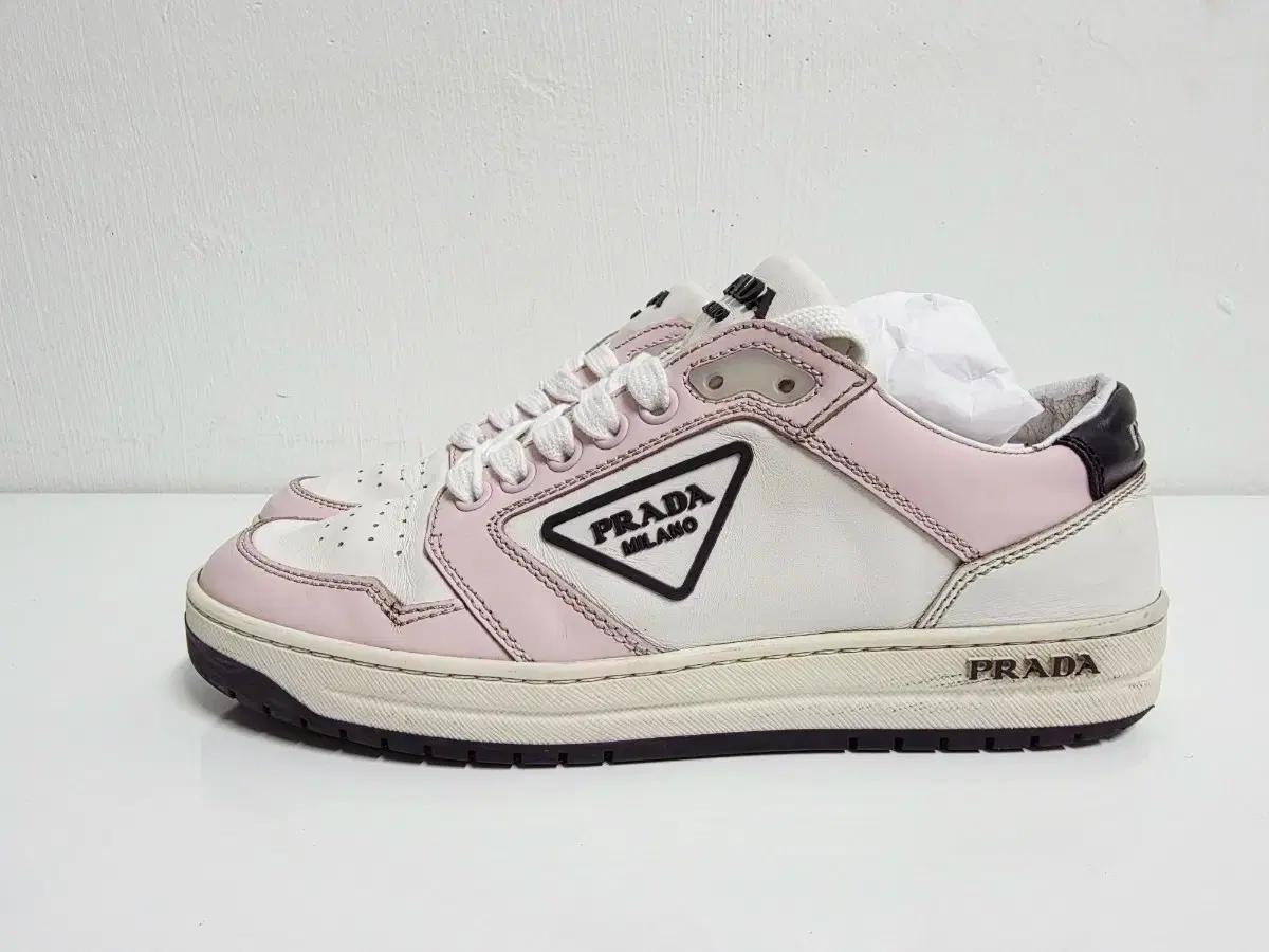 [정품] 프라다 스니커즈 화이트/핑크 여성 운동화