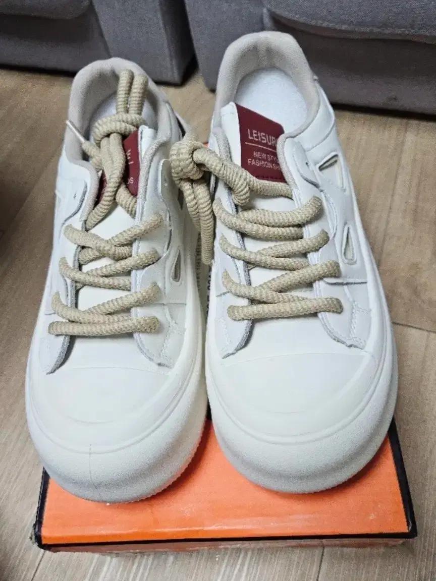 흰색 스니커즈 새상품 패션화 240