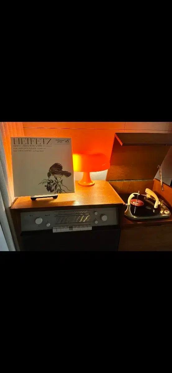 BRAUN사의 RS12 턴테이블