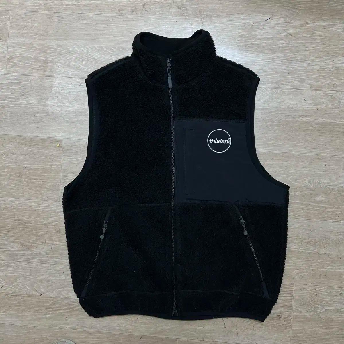 디스이즈네버댓 남여공용 배색 포켓 뽀글이 후리스 조끼 [블랙] S/90