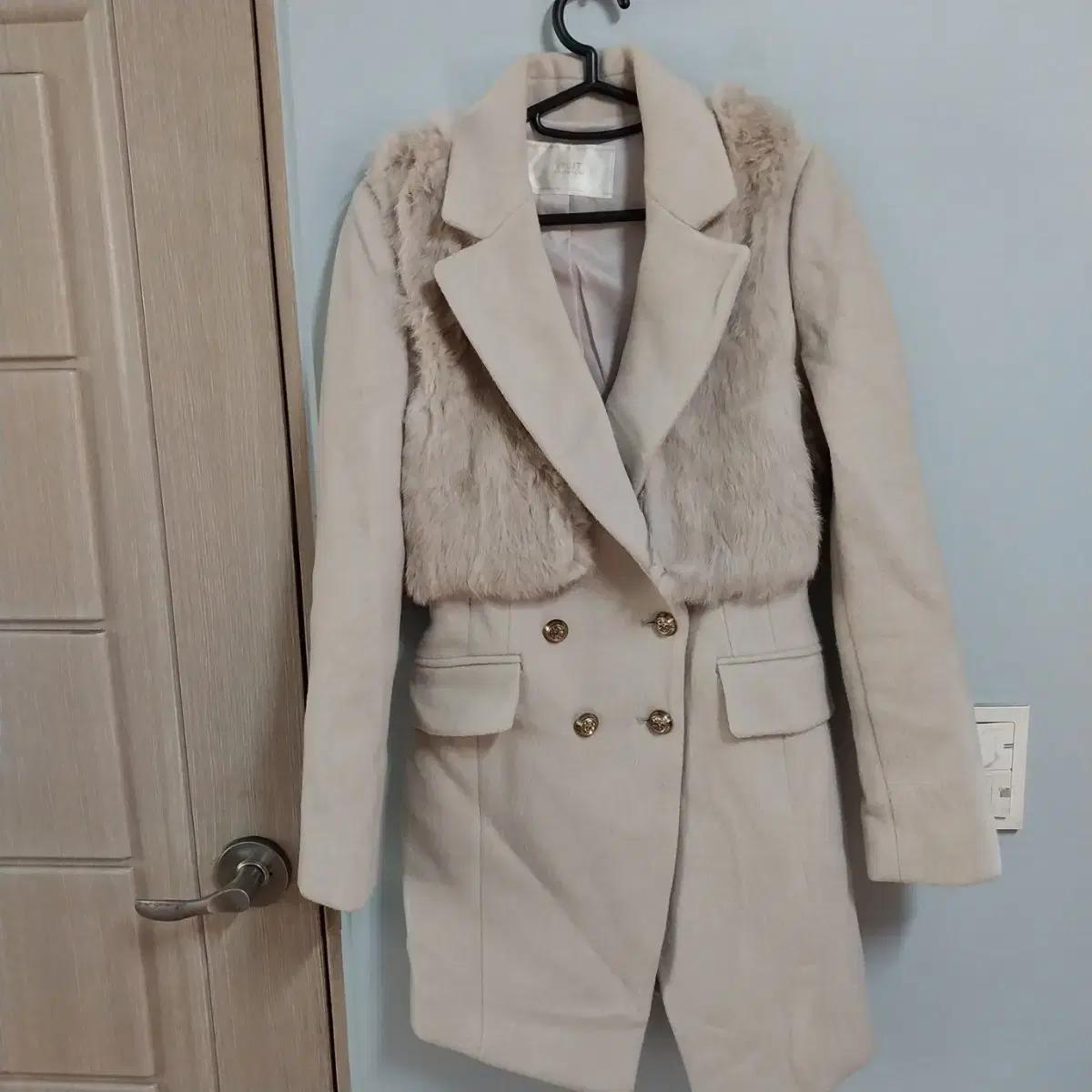 비지트인뉴욕 겨울 앙고라 코트 여성55 사이즈