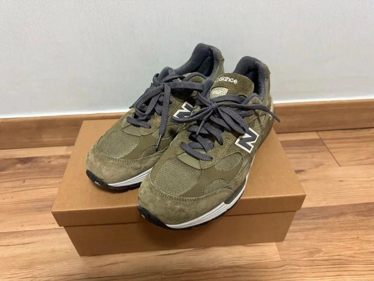 뉴발란스 992 올리브