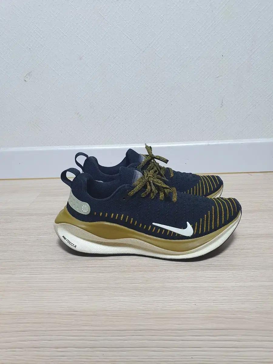 나이키 인피니티 런 4 러닝화 250