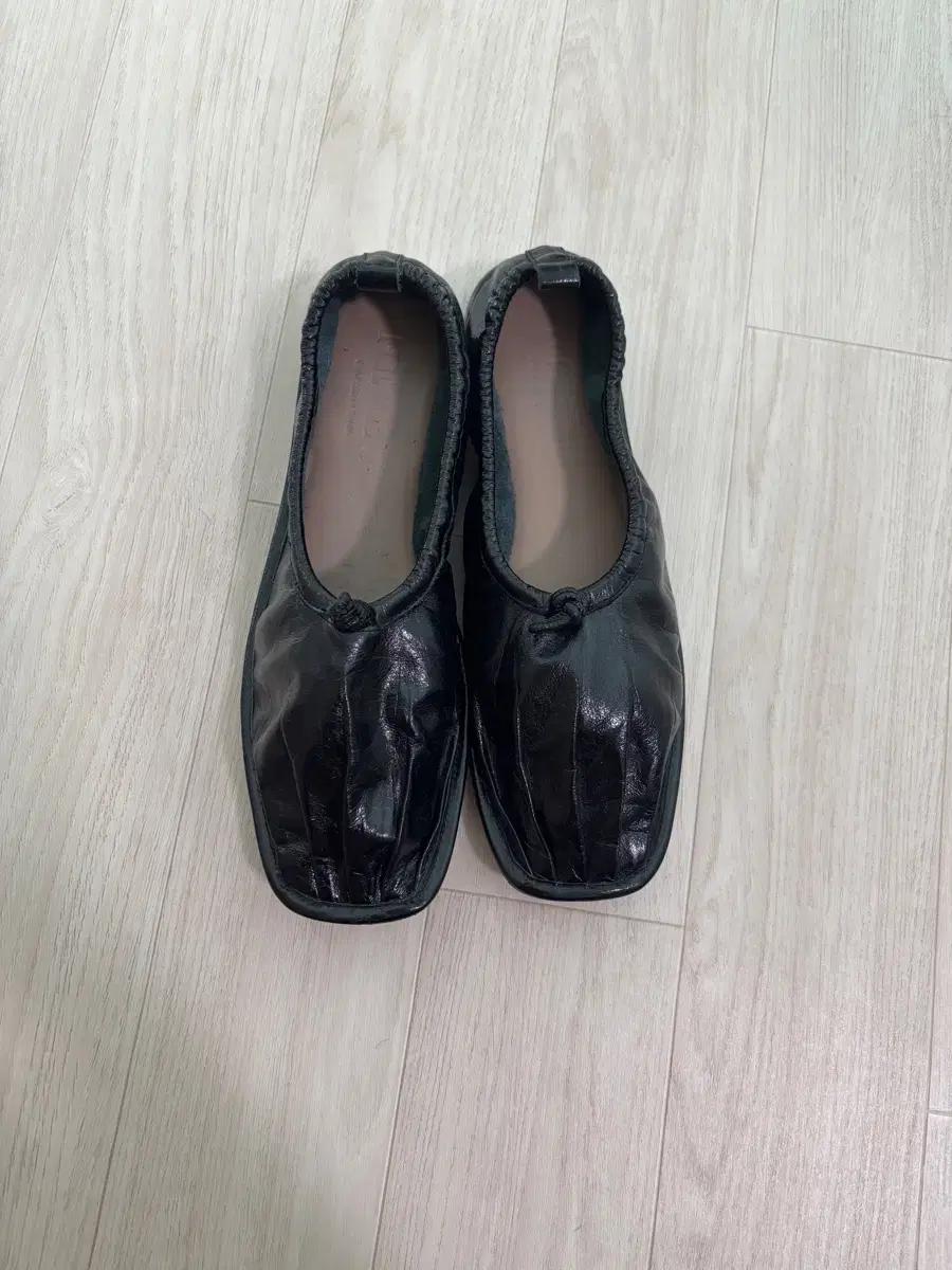 헤레우 블랙 플랫 38사이즈