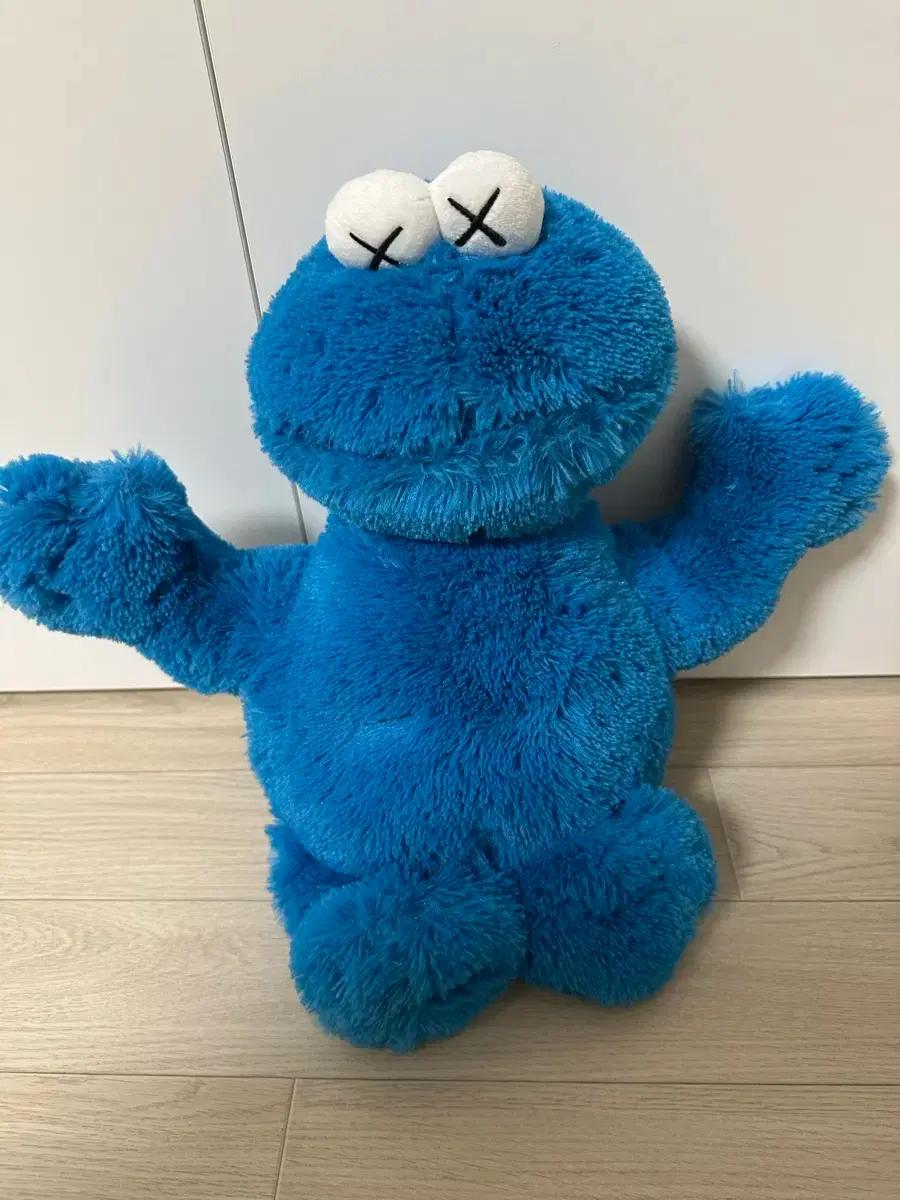 유니클로 KAWS 세서미 스트리트 쿠키몬스터 인형 쿠키몬스터 카우스