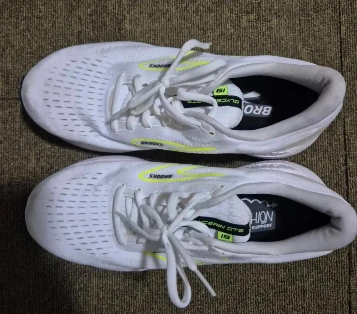 브룩스 글리세린 GTS 19 흰색 운동화 265사이즈