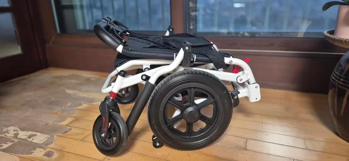 접이식 휴대용 휠체어