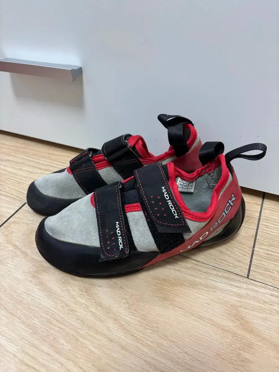 매드락 클라이밍화 235 (실착 1회)