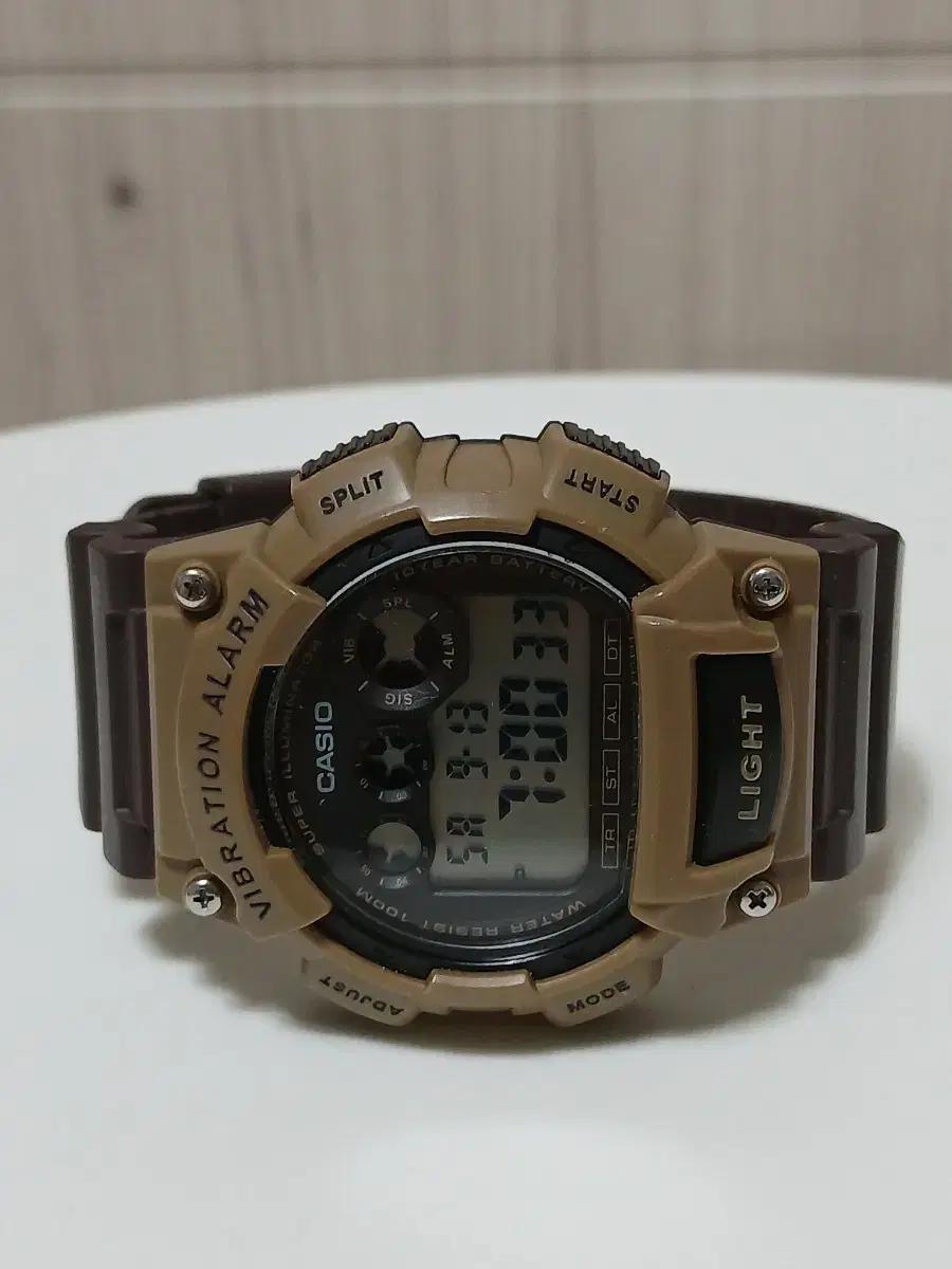 카시오 디지털 시계 브라운