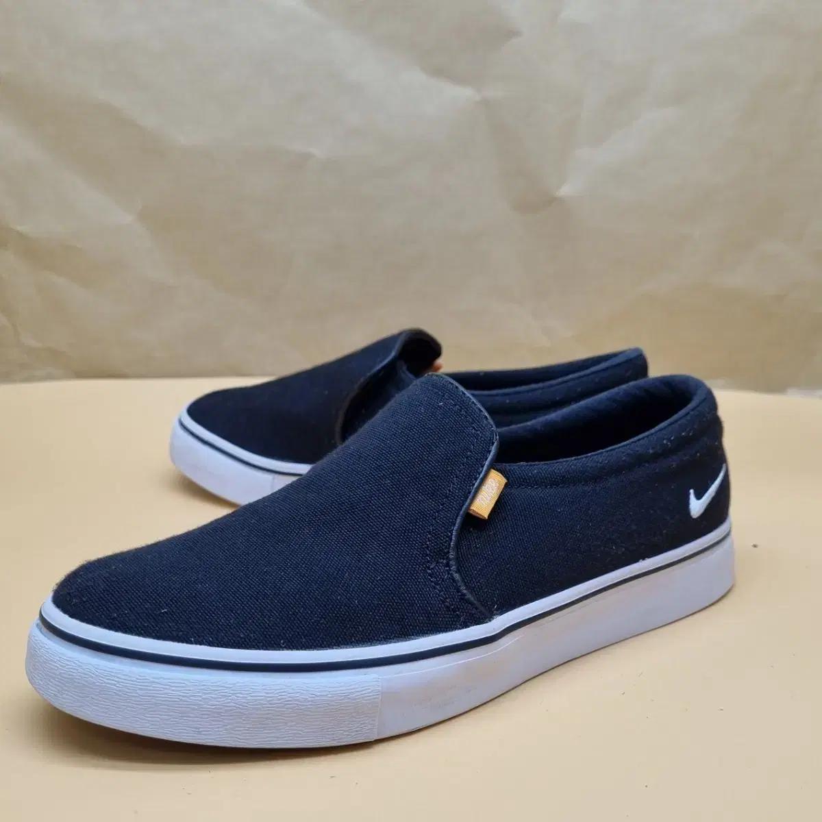 나이키 코트로얄 여성슬립온240_