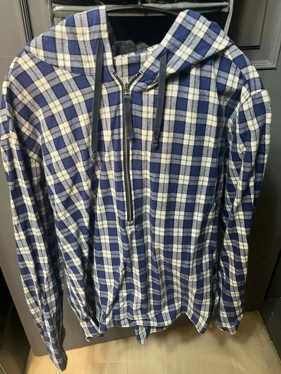 사파리 스팟 체크 후드 셔츠 판매합니다.