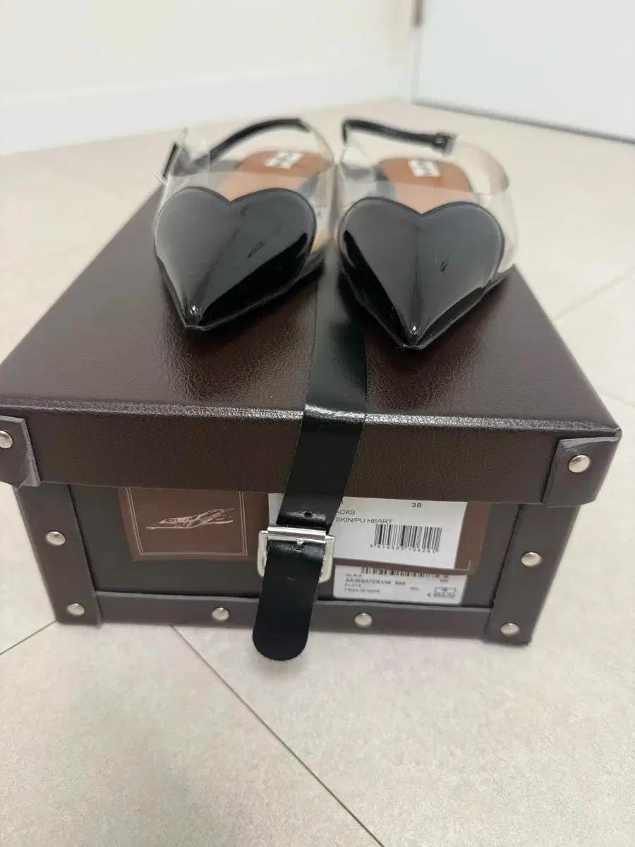 알라이아 플랫 슈즈