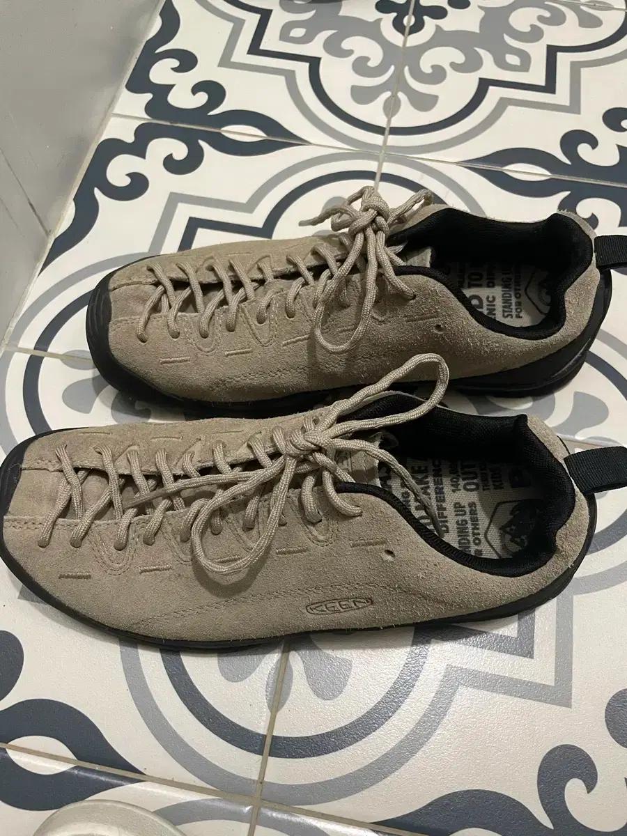 킨 KEEN 스웨이드 운동화 260