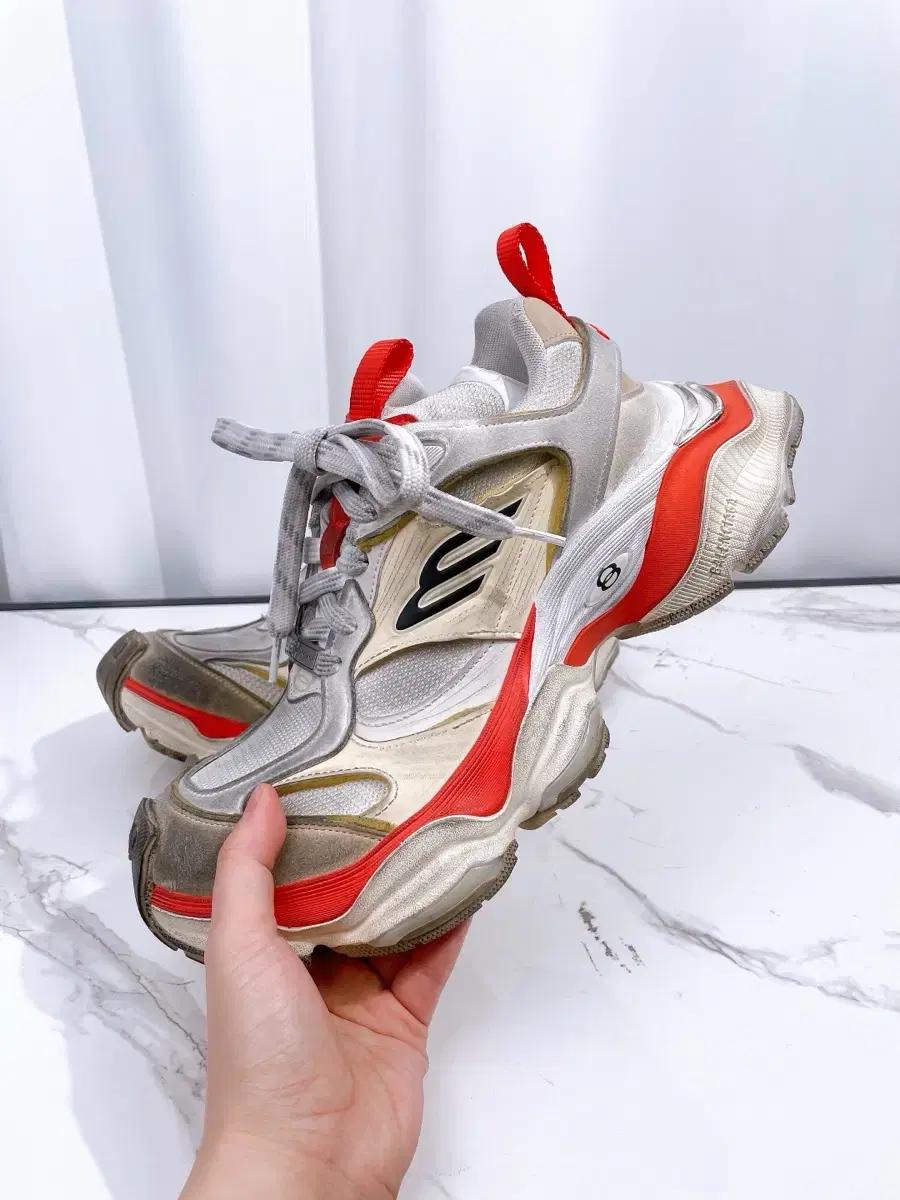 (정품/새상품) 발렌시아가 카고 스니커즈 그레이 레드