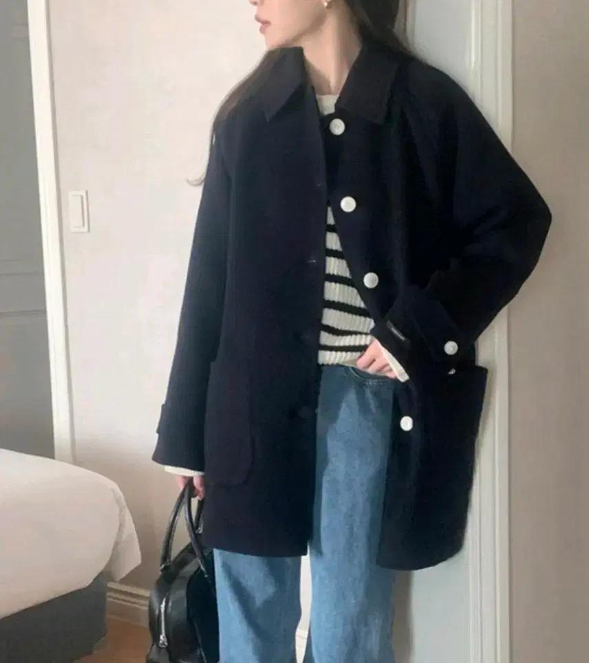 메리어라운드 핸드메이드 하프 코트 울100 (딥네이비)