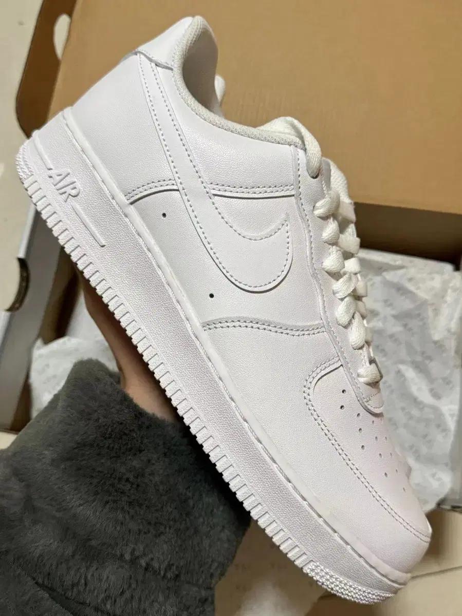 나이키 에어포스 1스니커즈 새제품