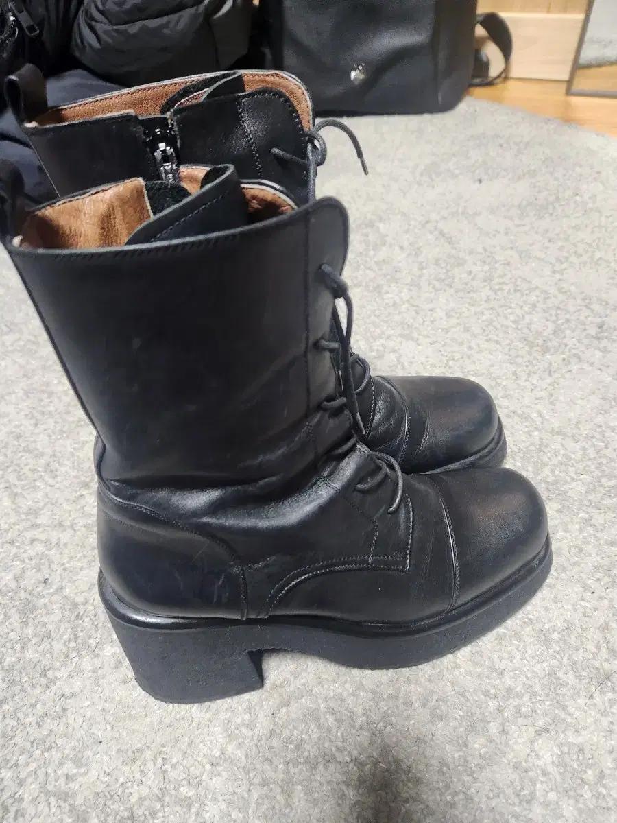 금강제화 블랙 통굽 가죽 레이스업 앵클 부츠-230