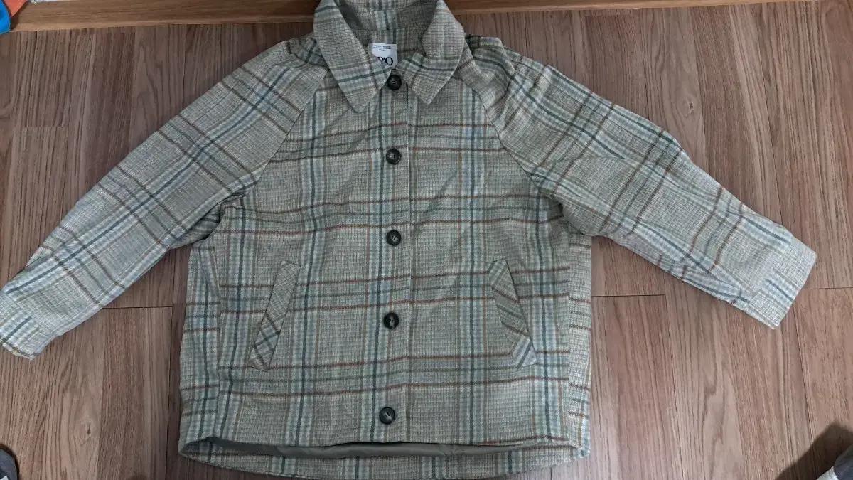 스파오 루즈핏 체크 숏 코트 팝니다