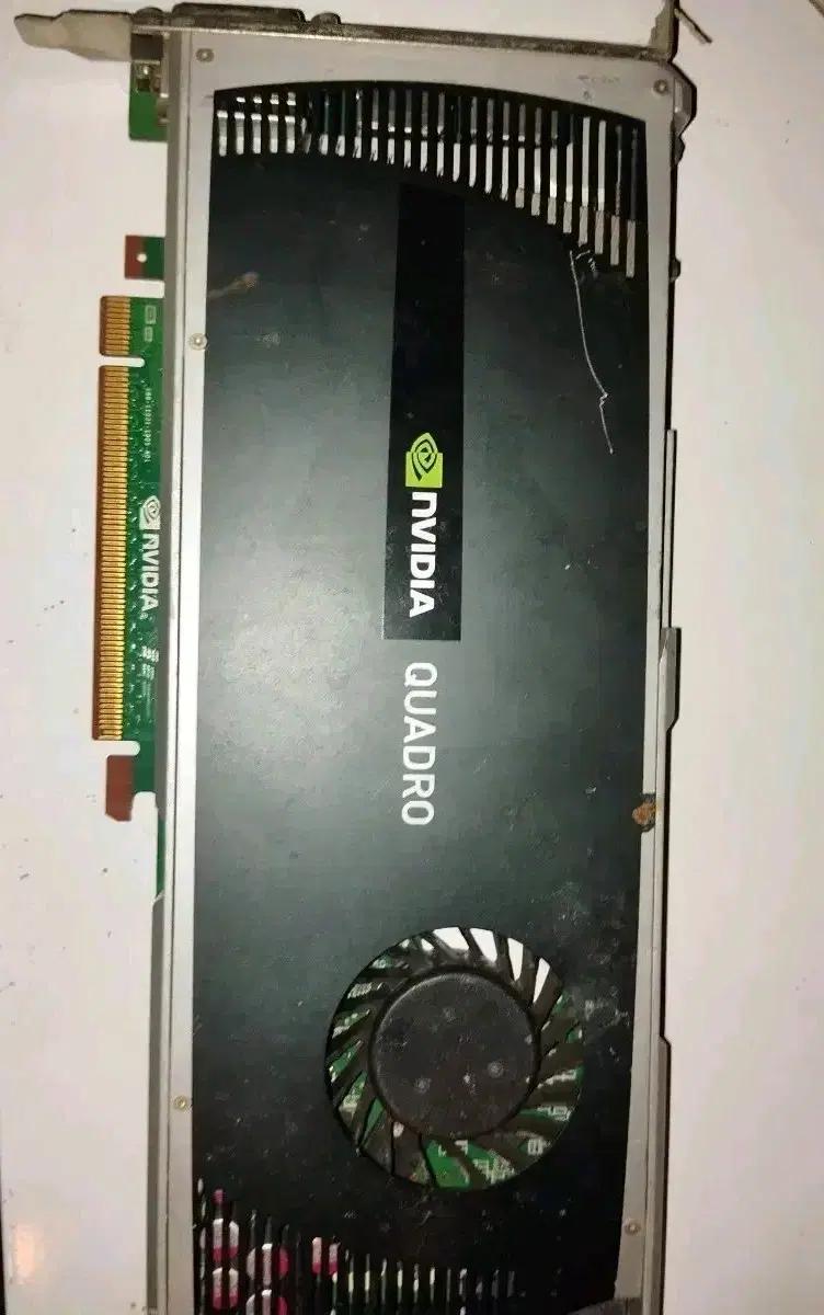전문가용 3D NVIDIA Quadro 4000 그래픽 카드입니다