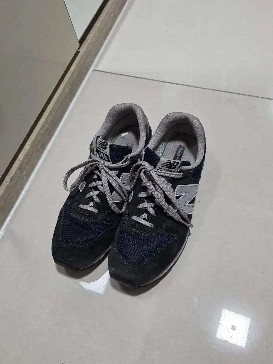 뉴발란스 996 네이비 스니커즈