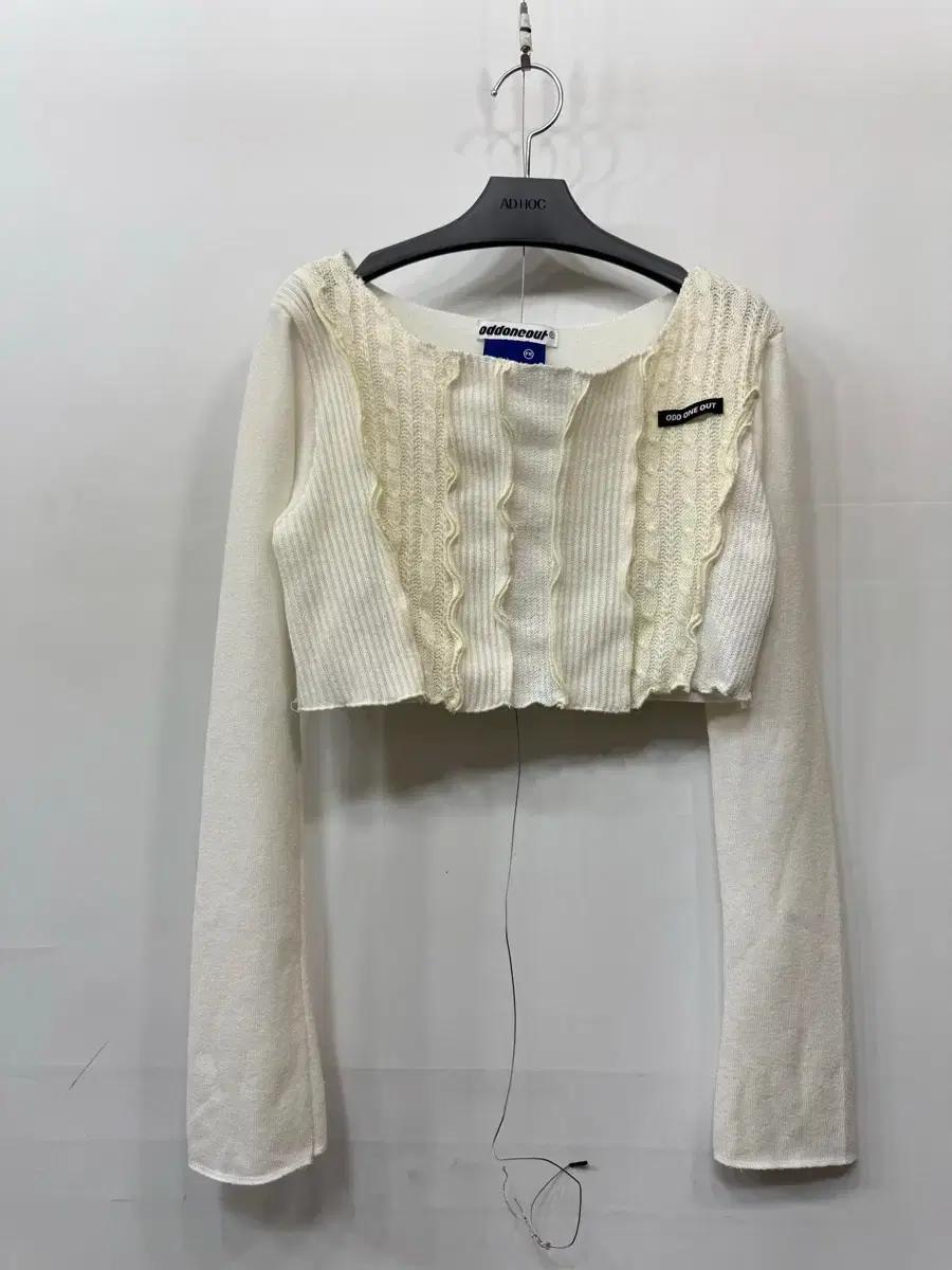 F) 오드원아웃 크롭 니트