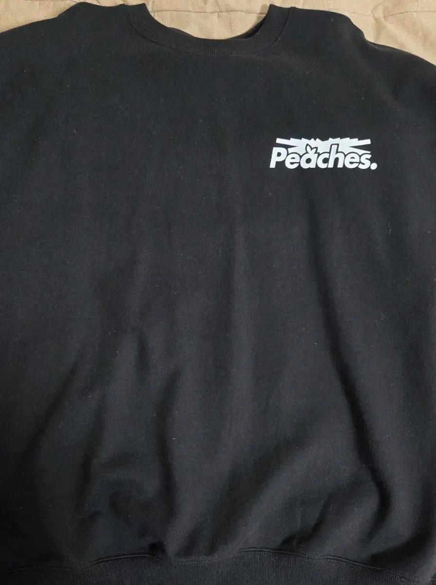 르세라핌 Peaches 피치스 블랙 맨투맨 티셔츠